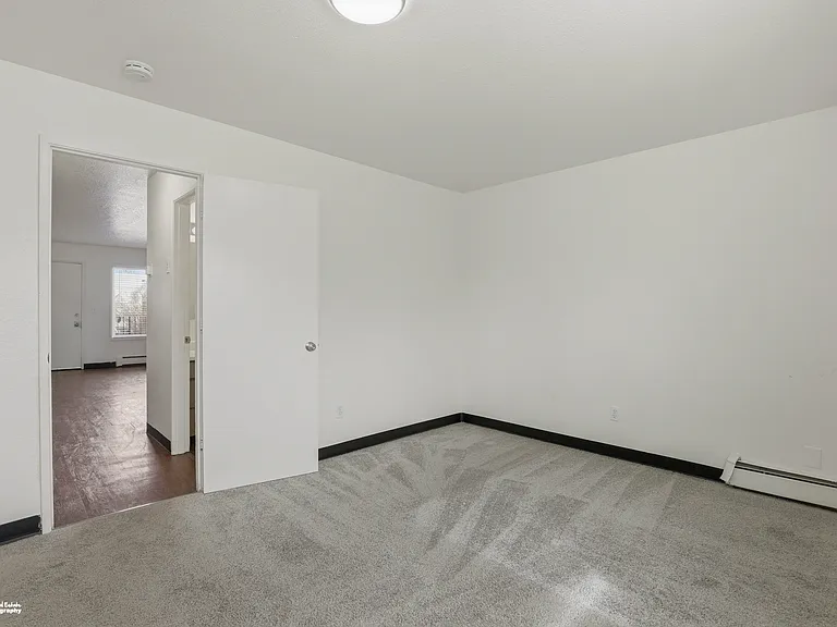 415 N Bragaw — Photo 23