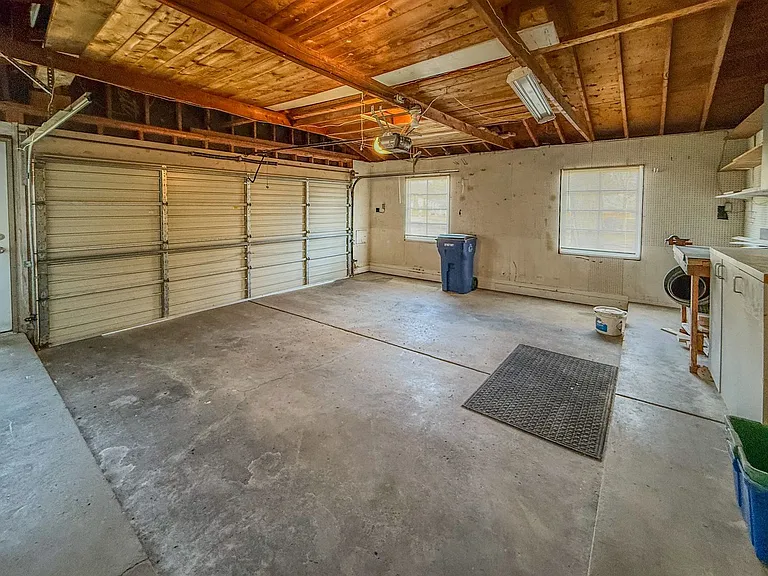 2710 Pendleton Dr — Photo 39