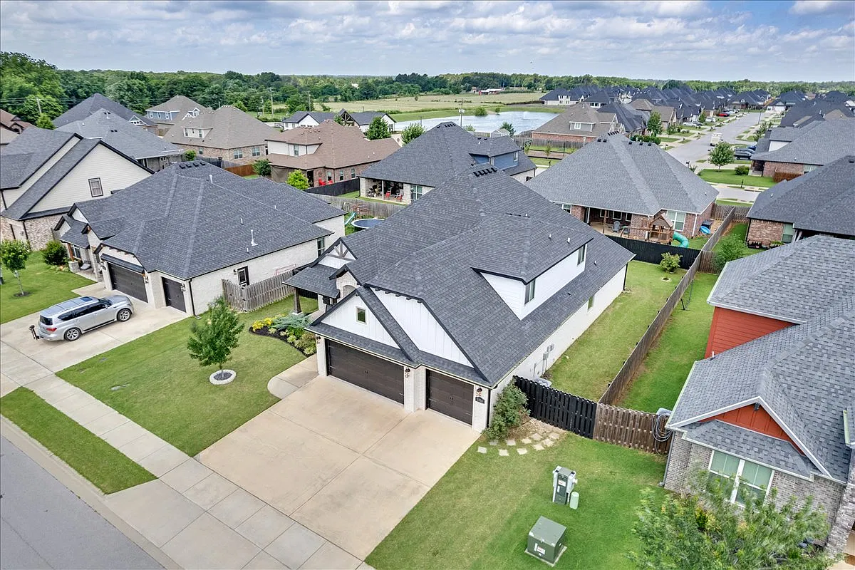 4 bed, 2845 sqft, $2,645 — Photo 4