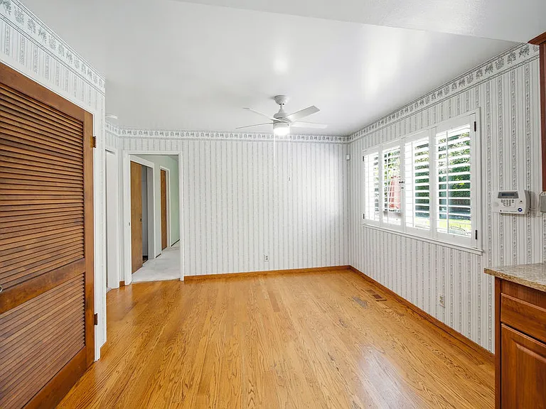 1911 Chateau Ct — Photo 9