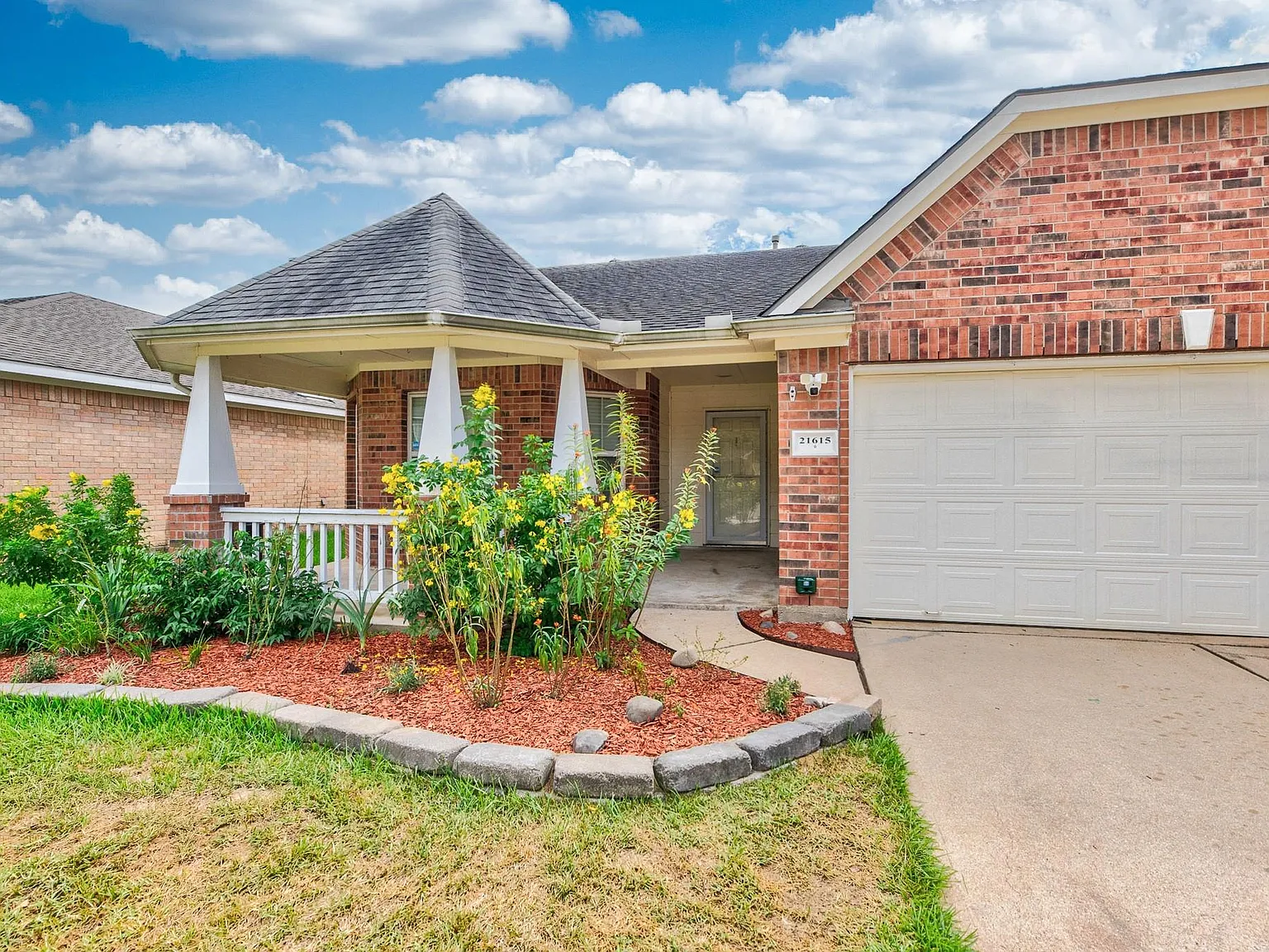 3 bed, 2.0 bath, 1724 sqft, $1,950 — Photo 4