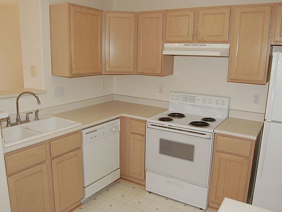 5th image of 8381 S Upham Way APT 106