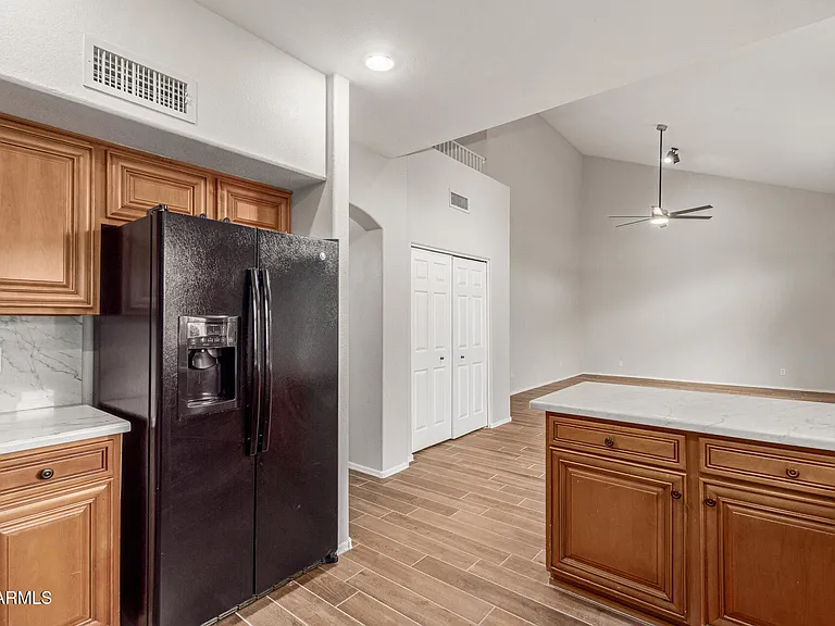 4522 E Rowel Rd — Photo 27