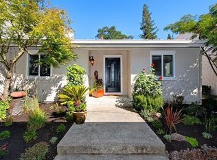 820 Country Club Dr, Moraga, CA 94556