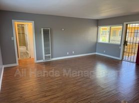 3025 E 5th St, Long Beach, CA