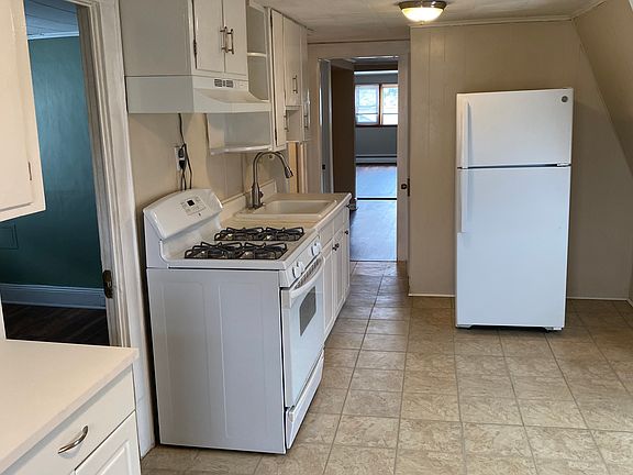 5th image of 243 Linden Ave #3