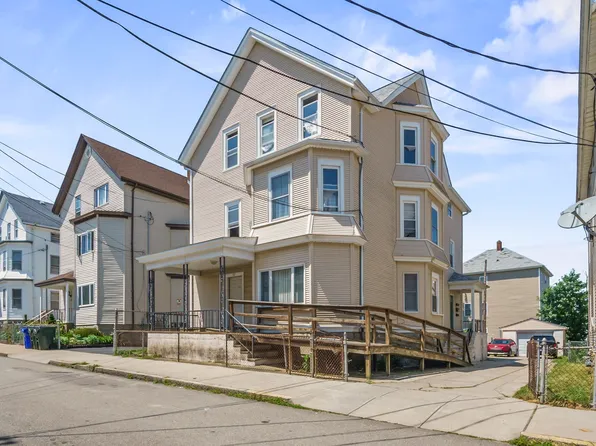 82 Snell St, Fall River, MA 02721