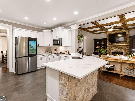 4th image of 914 Meadow Club Ct
