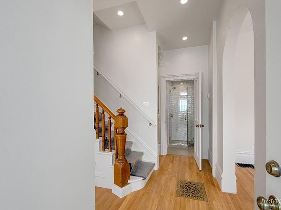 2nd image of 1722 Pierce St