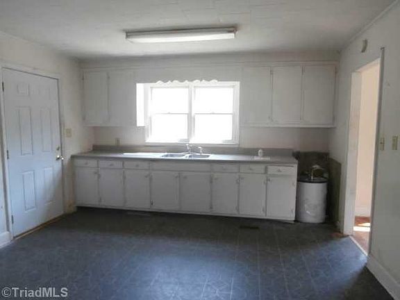 5th image of 910 Whitsett Ave
