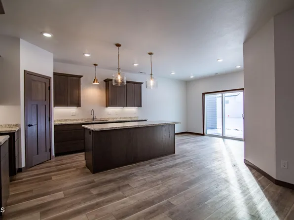 1006 Otter Creek Loop, Hazen, ND 58545