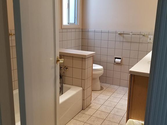 Bath w Separate Tub/Shower/Vanity