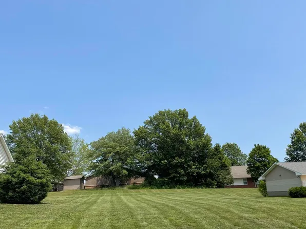 S Westport Dr #1B, Marshall, MO 65340