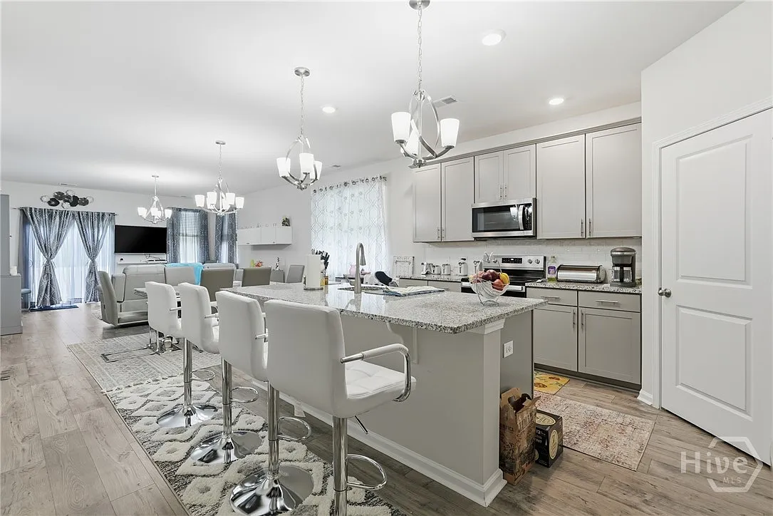 5 bed, 3.5 bath, 2732 sqft, $2,900 — Photo 4