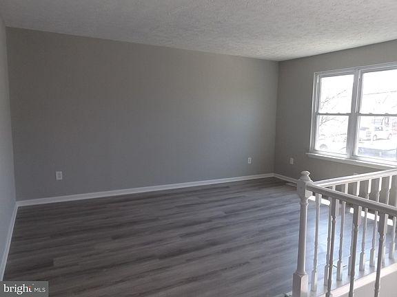 3rd image of 1052 5th St