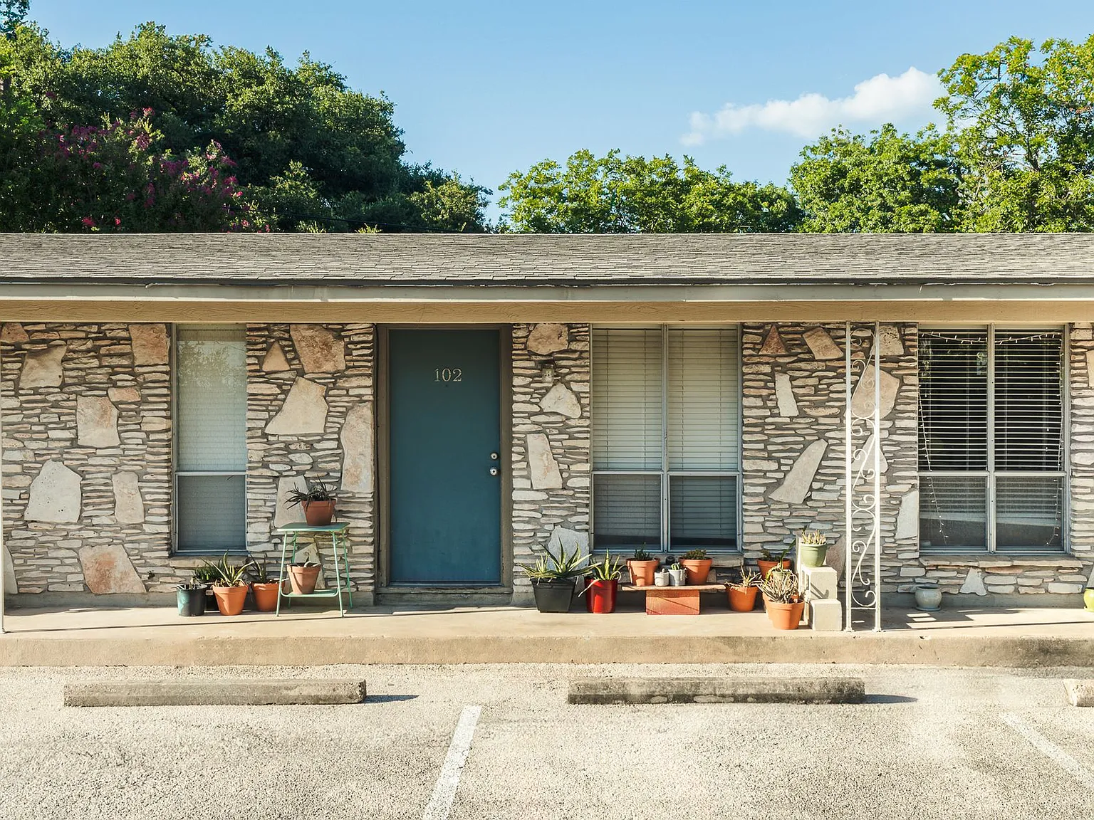 Sunshine Terrace Apts. — Photo 3