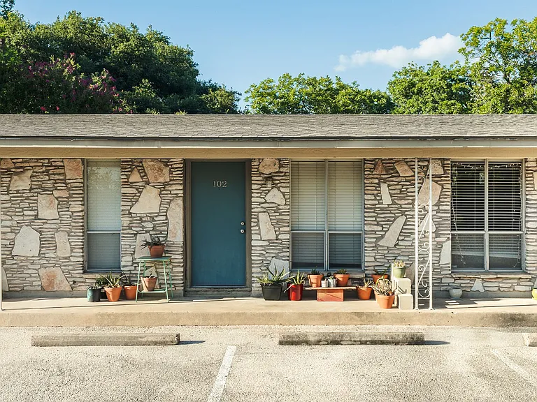 Sunshine Terrace Apts. — Photo 3