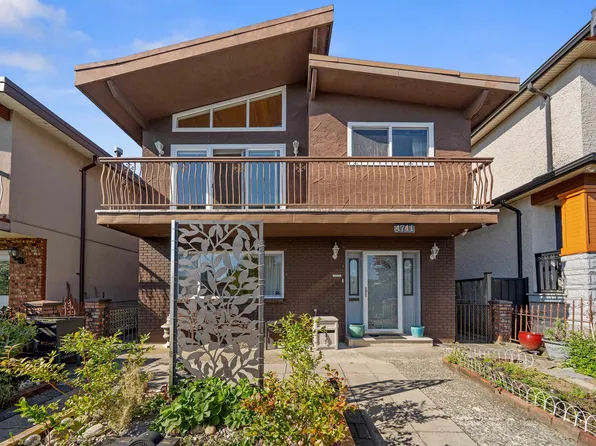 4741 Union St, Burnaby, BC V5C 2Y5
