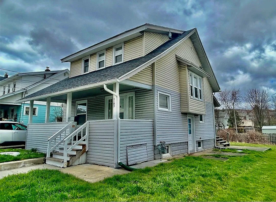 3 bed, 1170 sqft, $1,950 — Photo 1