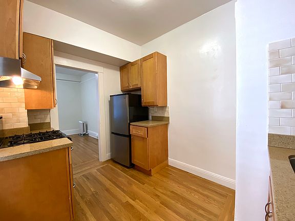 4th image of 887 Bush St #400