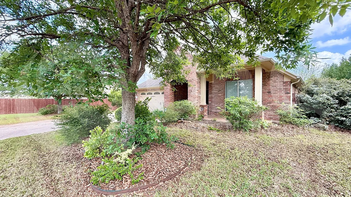 4 bed, 2.0 bath, 2547 sqft, $2,550 — Photo 3
