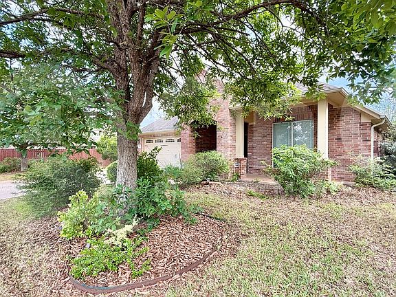 3rd image of 1621 Liberty Oaks Blvd