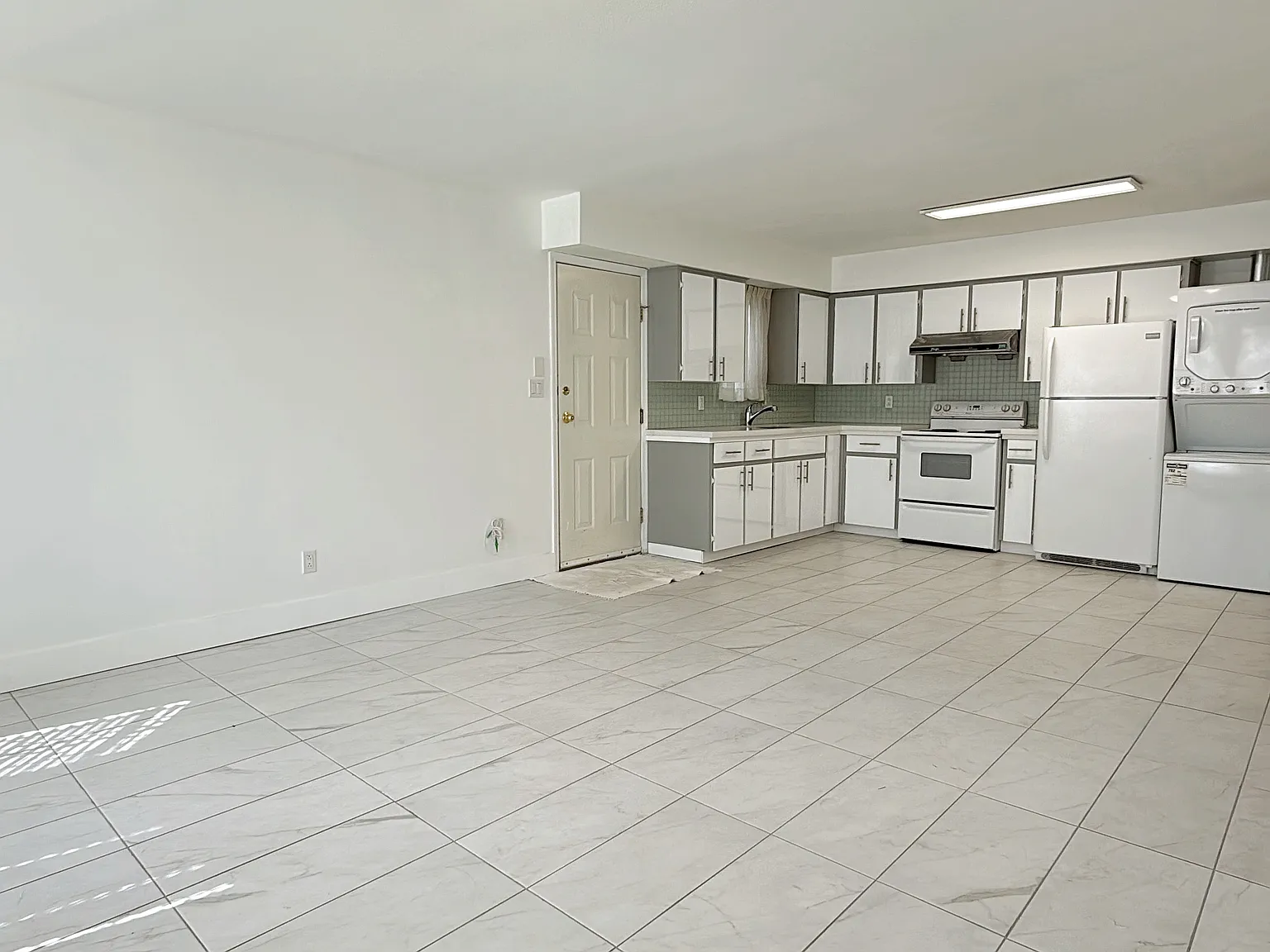 2 bed, 750 sqft, $2,000 — Photo 2