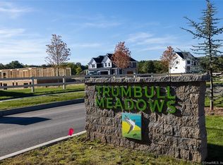 5 Oakwood Cir, Plainville, CT 06062