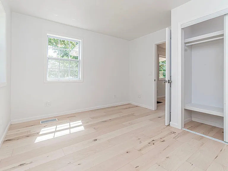 829 Broadway Ave — Photo 21