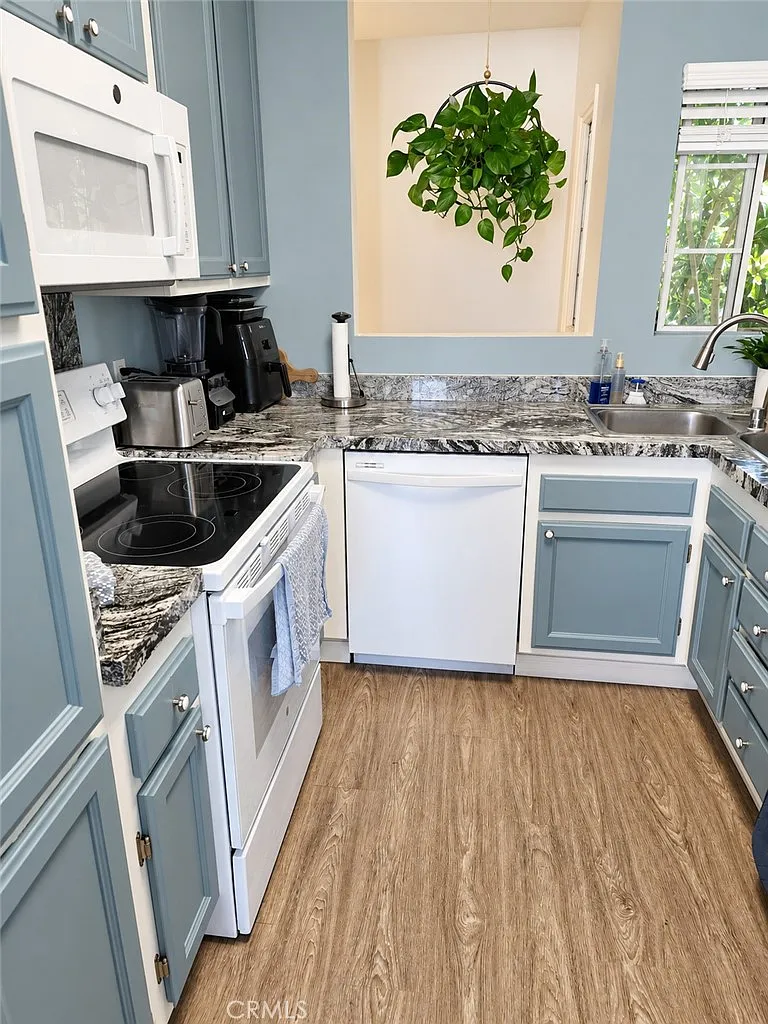 2 bed, 1050 sqft, $4,200 — Photo 4