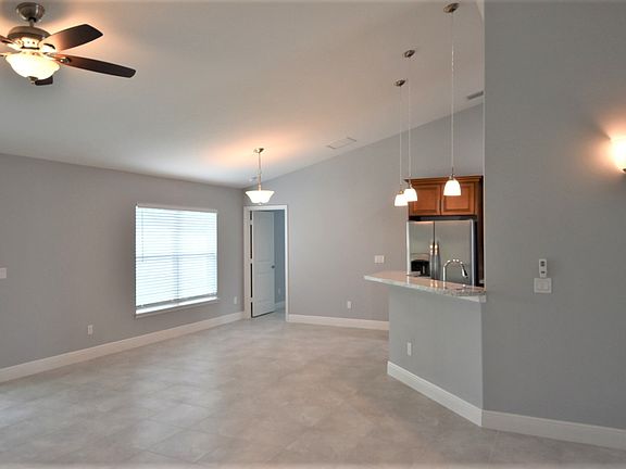 5th image of 3942 SW Kamsler St