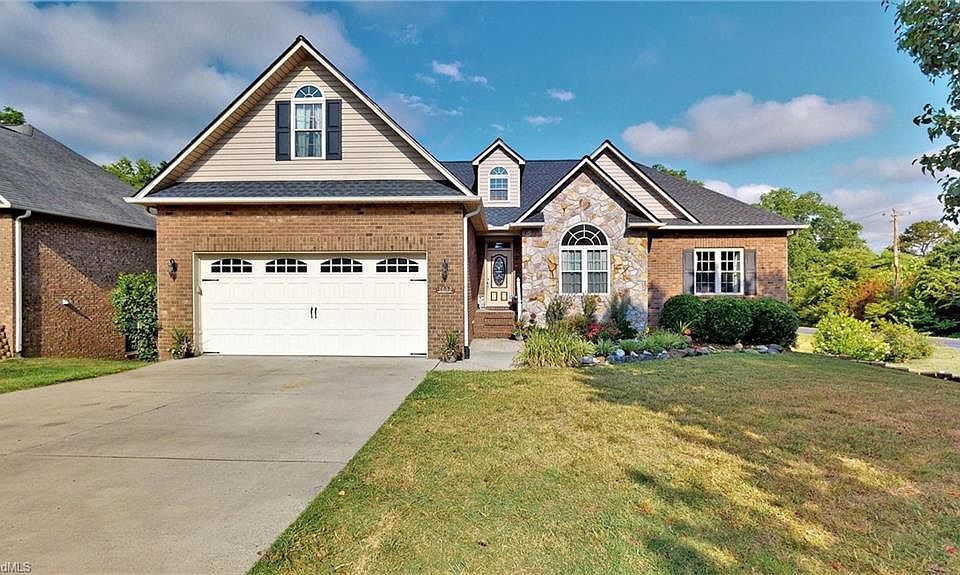 1st image of 1002 Dogwood Ln