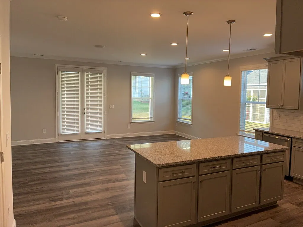 3 bed, 2.5 bath, $2,400 — Photo 4