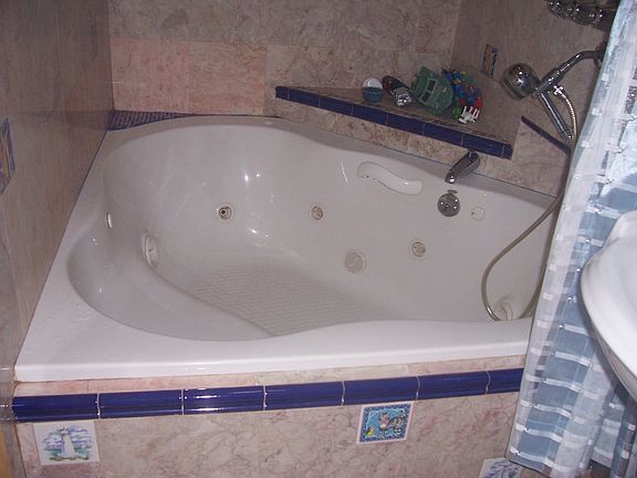 jacuzzi in bathroom