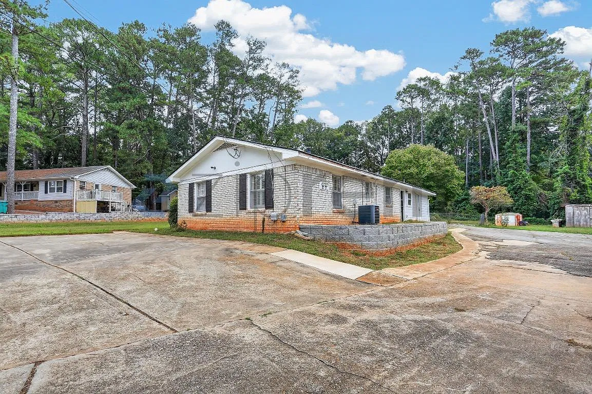 2 bed, 1000 sqft, $1,825 — Photo 3