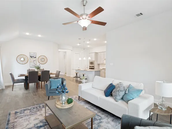 2420 Valley Ln, Carrollton, TX 75010