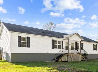 255 Winery Rd, Sneads Ferry, NC 28460