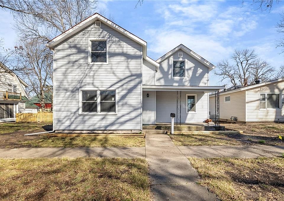 1st image of 325 S Elm St