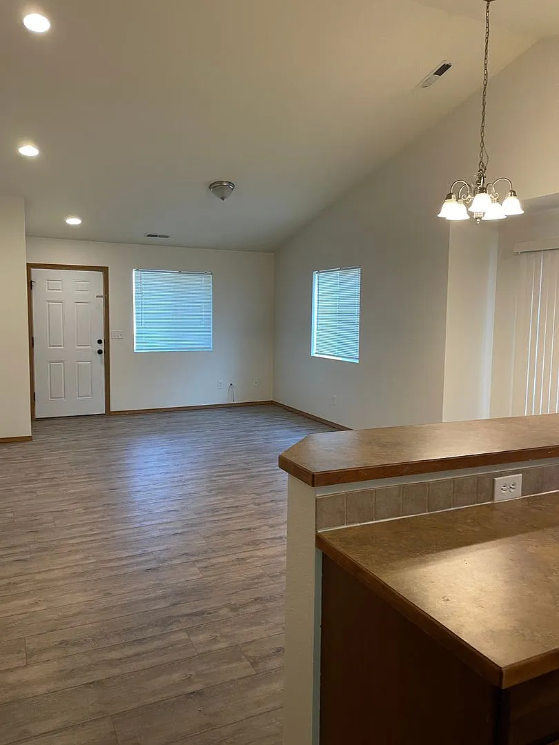 1209 W Franklin St — Photo 3