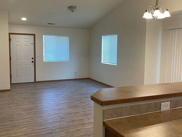 1209 W Franklin St — Photo 11