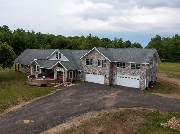 26330 N Hickernell Rd, Springboro, PA 16435