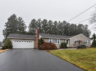 40 Berkshire Dr, Farmington, CT 06032