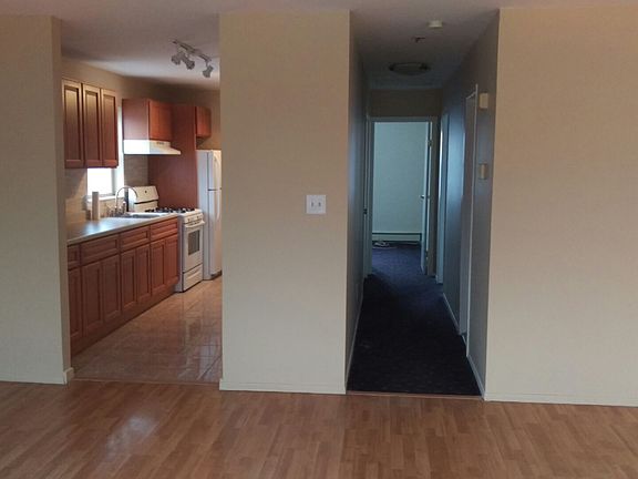 3rd image of 542 Beach 129th St #2