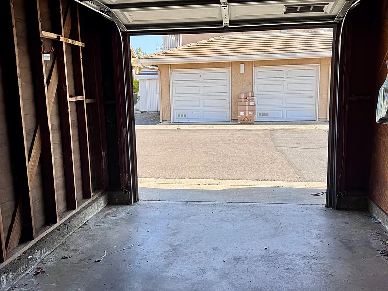Detached garage