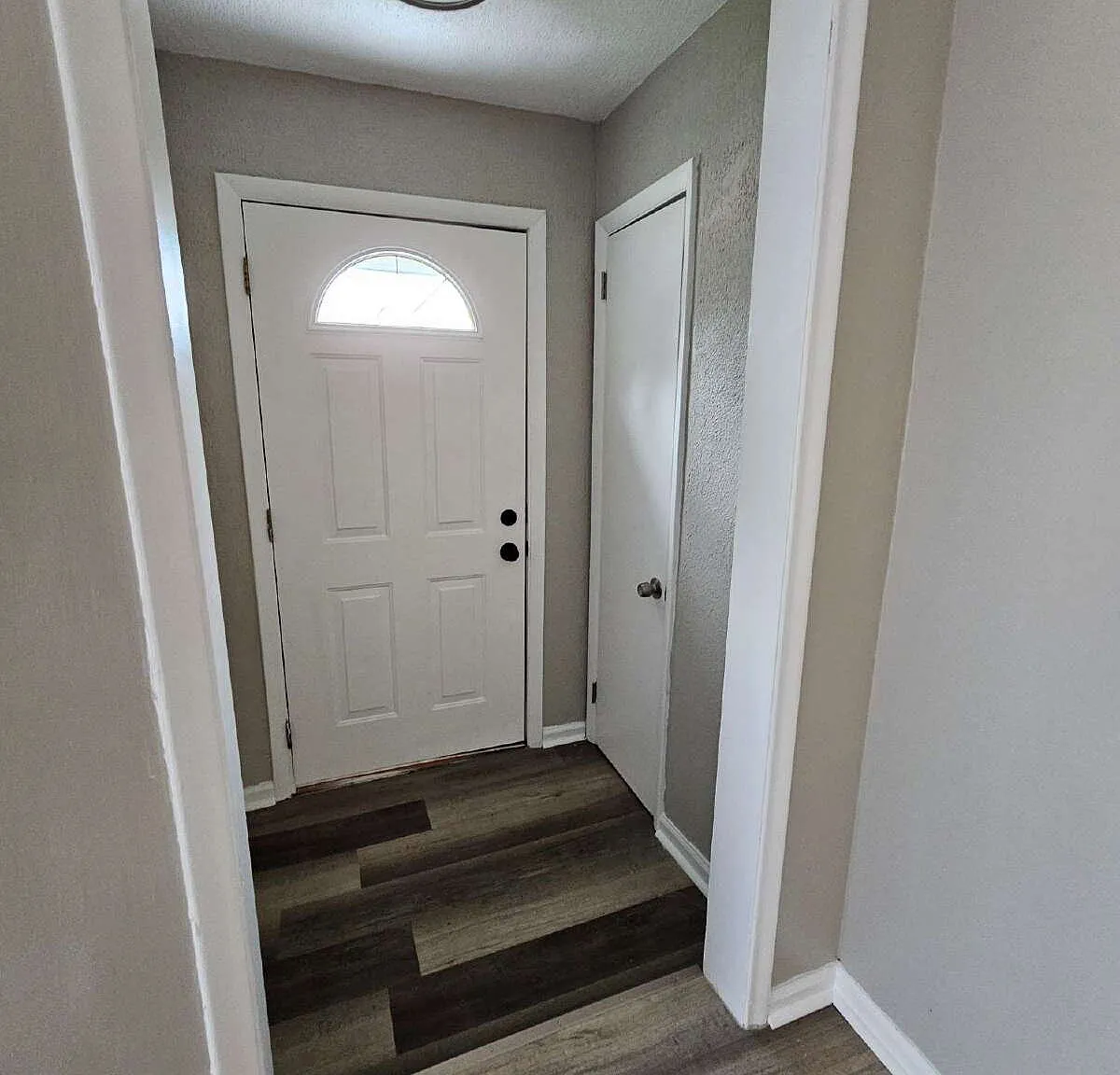 3 bed, 1.0 bath, 956 sqft, $1,400 — Photo 2