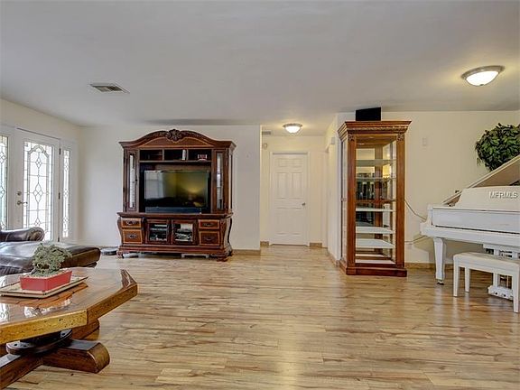 3rd image of 10834 Dorothy Ln