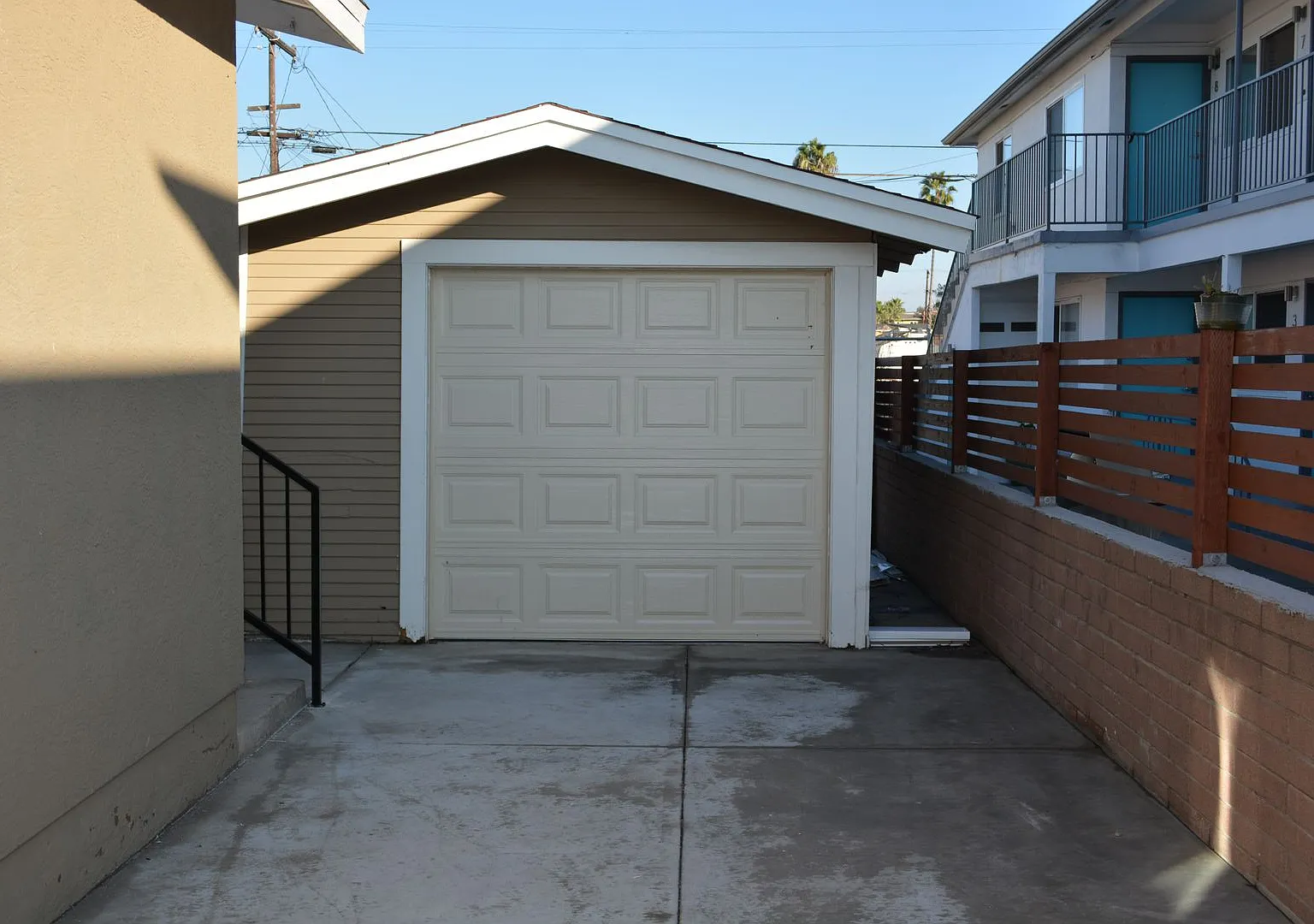 Spacious 3 Bedroom - 2 Bathroom House in City Heights — Photo 3