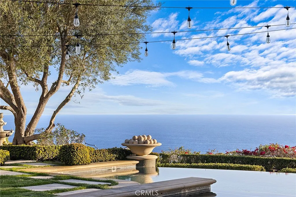6 bed, 6.5 bath, 7921 sqft, $65,000 — Photo 1