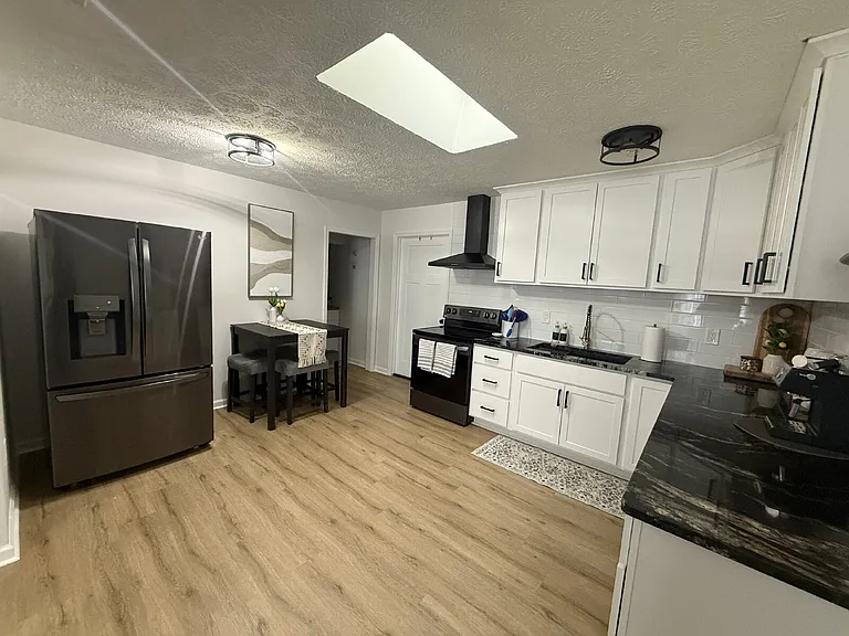 116 Lance Ln — Photo 4