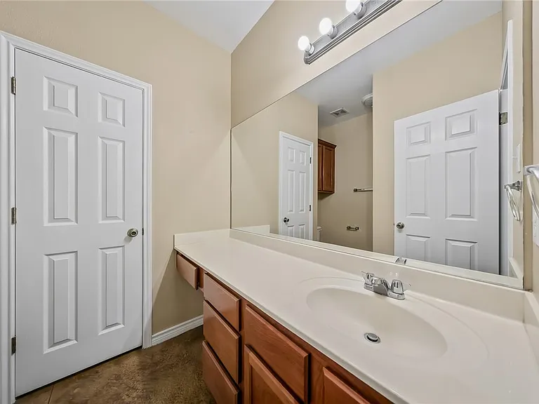 6633 Rhine Dr #B — Photo 18